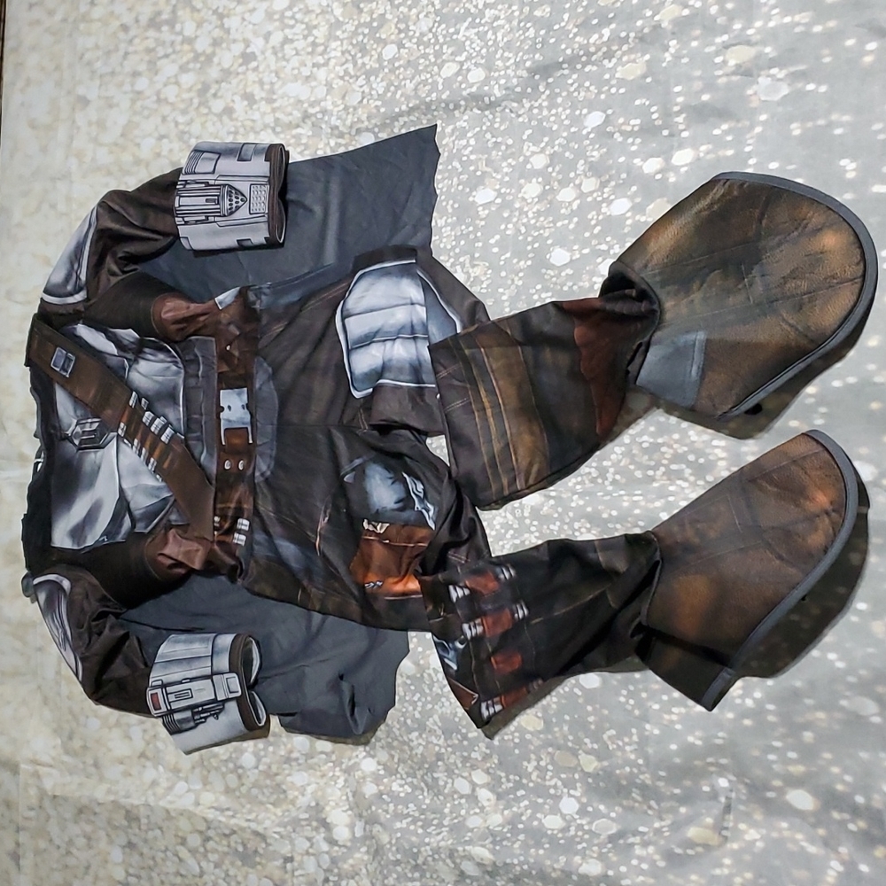STAR Wars Mandalorian bodysuit costume. No mask. youth L. Only costume and cape